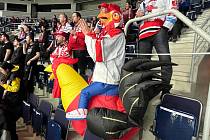 Fanoušek Olomouce v kostýmu kohouta sklidil v liberecké Home Credit Areně velký úspěch.