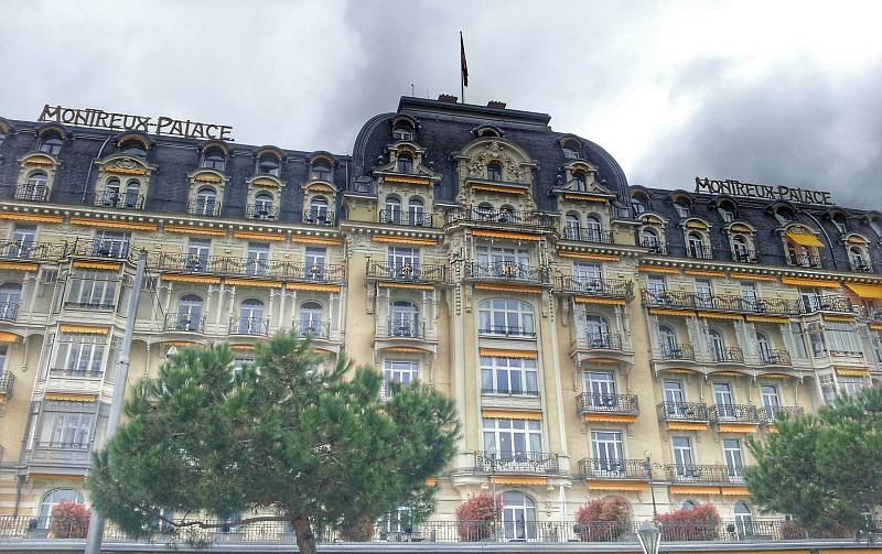 MONTREUX PALACE. Hotel, ve kterém se často ubytovávali členové Queen, ale i další kulturní osobnosti.