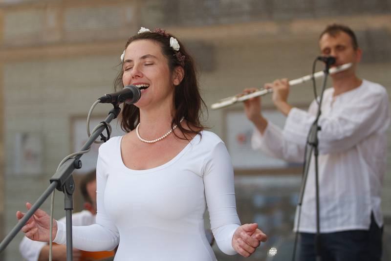 Na libereckém náměstí se uskutečnil festival s názvem Liberec - jedno město pro všechny. Lidé tu mohli ochutnat pokrmy z různých koutů světa.