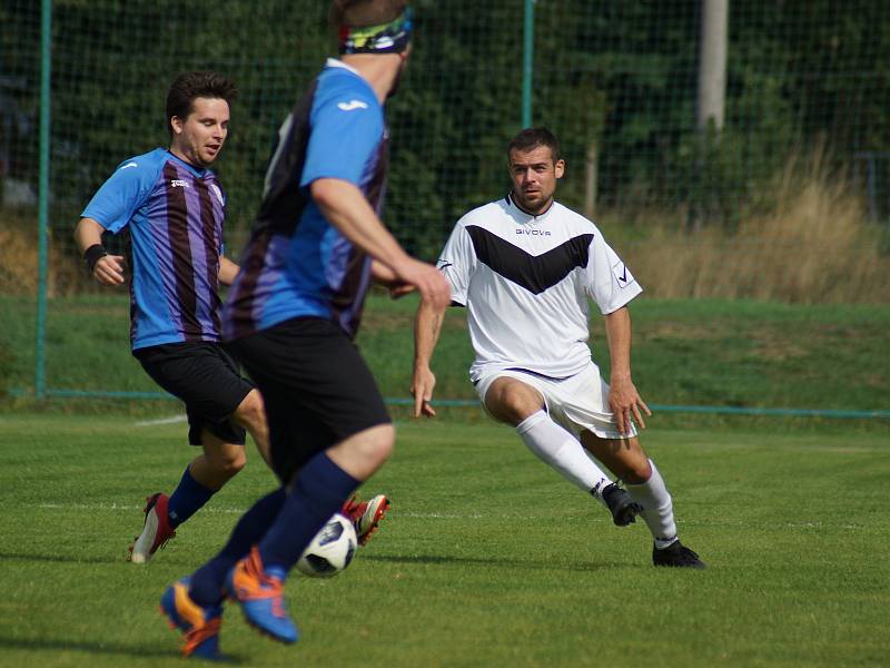 Nová Ves v bílém se rozešla smírně 2:2 s béčkem Stráže.