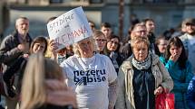 Demostrace nazvaná "Proč? Proto!" proběhla 10. května na náměstí Dr. E. Beneše v Liberci.