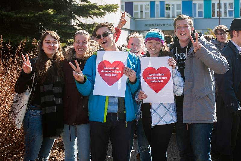 Výstražná stávka studenstva na obranu ústavních a společenských zvyklostí a hodnot proběhla 15. března před Gymnáziem F. X. Šaldy v Liberci. Studenti protestovali i u dalších škol po Liberci i celé České republice.