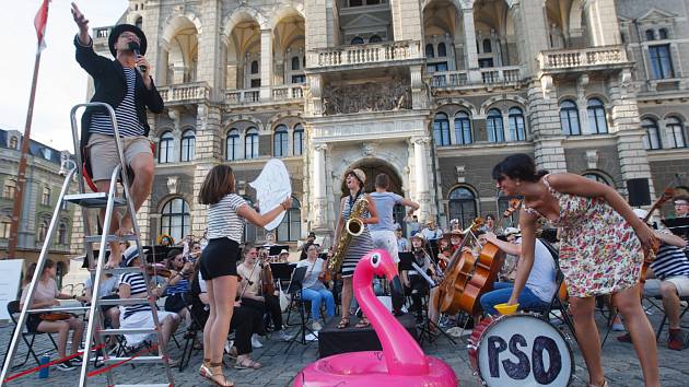 Na náměstí Dr. Edvarda Beneše v Liberci vystoupili Police Symphony Orchestra v rámci benefičního koncertu na podporu spolku Šance zvířatům