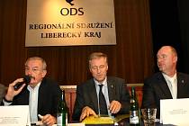  Do Lidových Sadů v Liberci se sjela téměř kompletní sestava vrcholných politiků ODS. Rovnou z Bruselu dorazil i Mirek Topolánek.