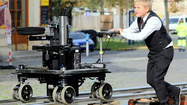 Nedávno v centru Liberce natáčel režisér Jan Hřebejk nový film s A.Geislerovou v hlavní roli. Jako scéna filmařům posloužil kostel sv.Antonína a Sokolovské náměstí, kde zřídili provozovnu oční optiky.