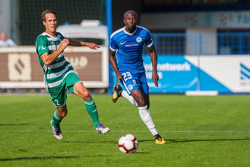 Zápas 5. kola první fotbalové ligy mezi týmy FC Slovan Liberec a Bohemians 1905 se odehrál 18. srpna na stadionu U Nisy v Liberci. Na snímku zleva Michal Švec a Kamso Mara.