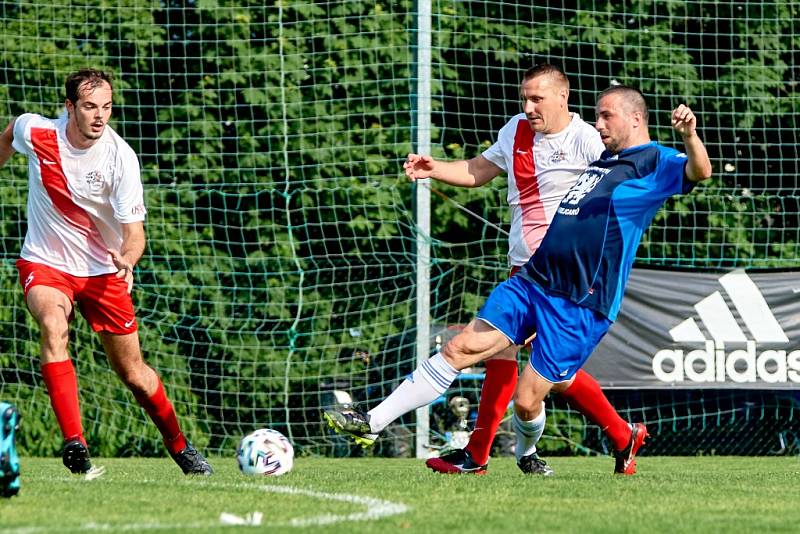 Utkání Hodkovice (modré dresy) - Rozstání skončilo výsledkem 1:3.