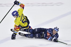 Liberečtí hokejisté (v modrém) po šesti zápasech vyhráli. Porazili České Budějovice 3:2.