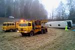 Autobus plný lidí havaroval v sobotu kolem deváté hodiny ranní u Osečné na Liberecku.