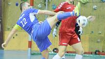 Liberecký Pampuch Team (v červeném) prohrál v domácím duelu II. futsalové ligy s Kladnem 3:5