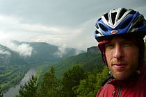 Biker Petr Šíma zvládl závod 1000 Miles Adventures za 12 dní.