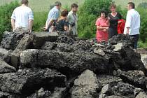 LIDÉ SE BOUŘÍ. Obyvatelům Krásné Studánky už došla trpělivost. Rozhodli se s problémem skoncovat.