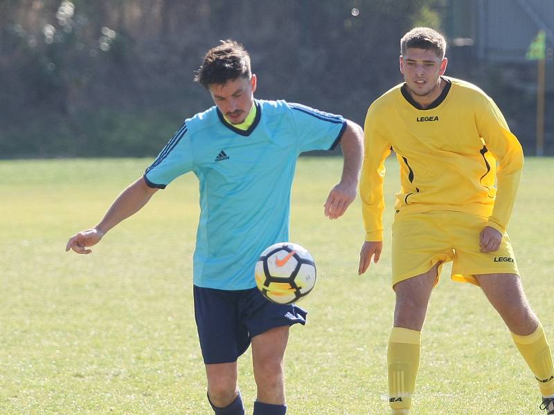 Ruprechtice ve fotbalové I. A třídě jen remizovaly s Lomnicí (ve žlutém) 1:1.