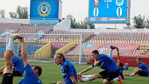 Zápas se blíží. Hráči v pondělí večer trénovali na stadionu Šachťoru Karagandy