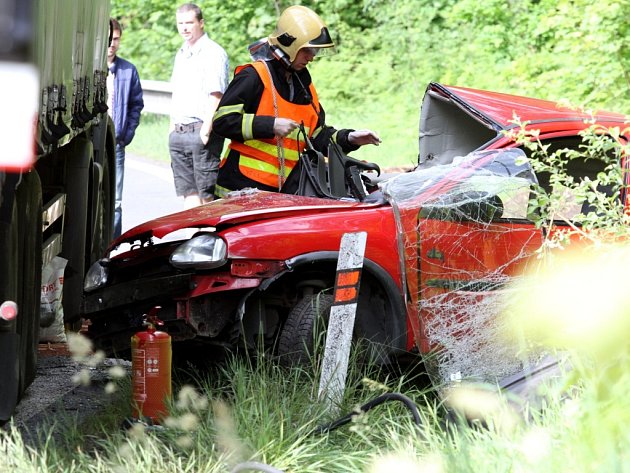 PŘI ČERVNOVÉ NEHODĚ zemřela v Mníšku mladá dívka z Polska.  