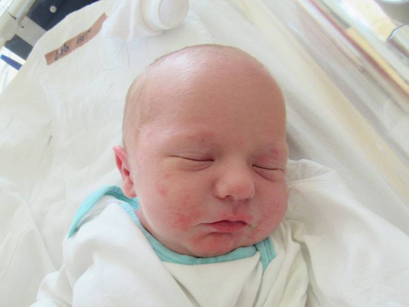 MATYÁŠ HOŤ Narodil se 3. června v liberecké porodnici mamince Lucii Jínové z Frýdlantu v Čechách. Vážil 3,36 kg a měřil 49 cm.