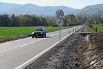 Bez aleje, zato širší. Nová silnice z Raspenavy na Krásný Les je po rozšíření pro řidiče bezpečnější.