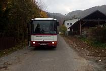 Autobus zajíždí na Pily v Oldřichově.