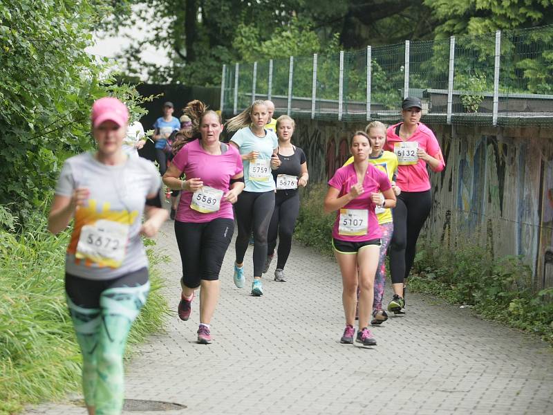 Nejen amatérští běžci si vyzkoušeli své schopnosti při libereckém RunTour.