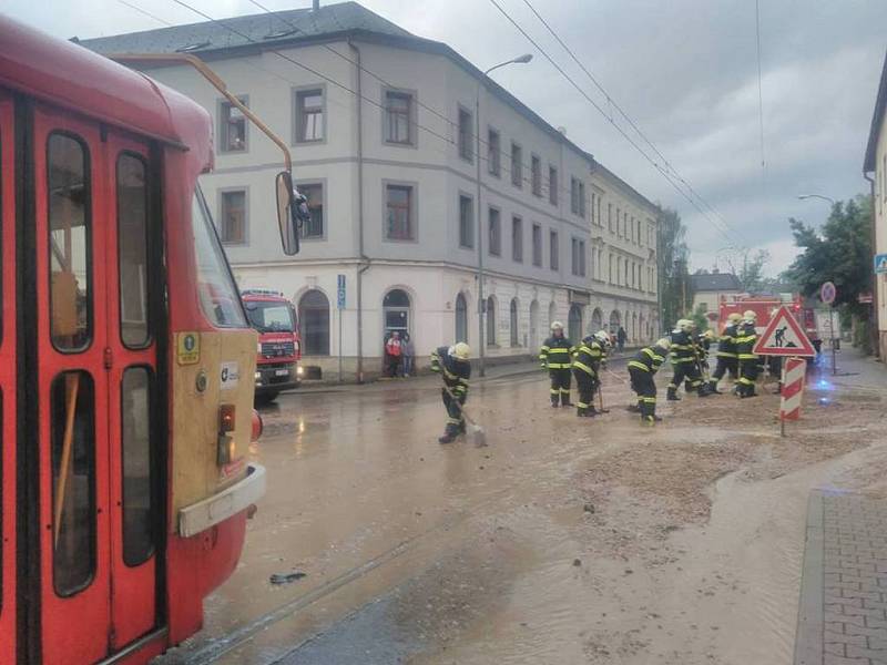 Přívalový déšť zasáhl ve středu večer Liberec.