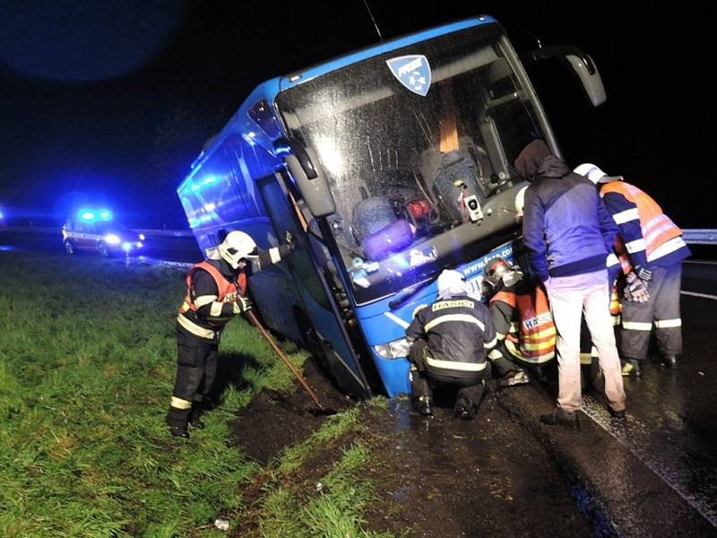 Zapadl autobus s dětmi.