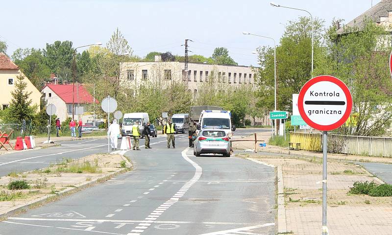 V pondělí 18. května, se poprvé po 8 týdnech otevřel hraniční přechod Habartice – Zawidów. Zatím jen pro pendlery a nákladní dopravu. Zájem byl velký na obou stranách.