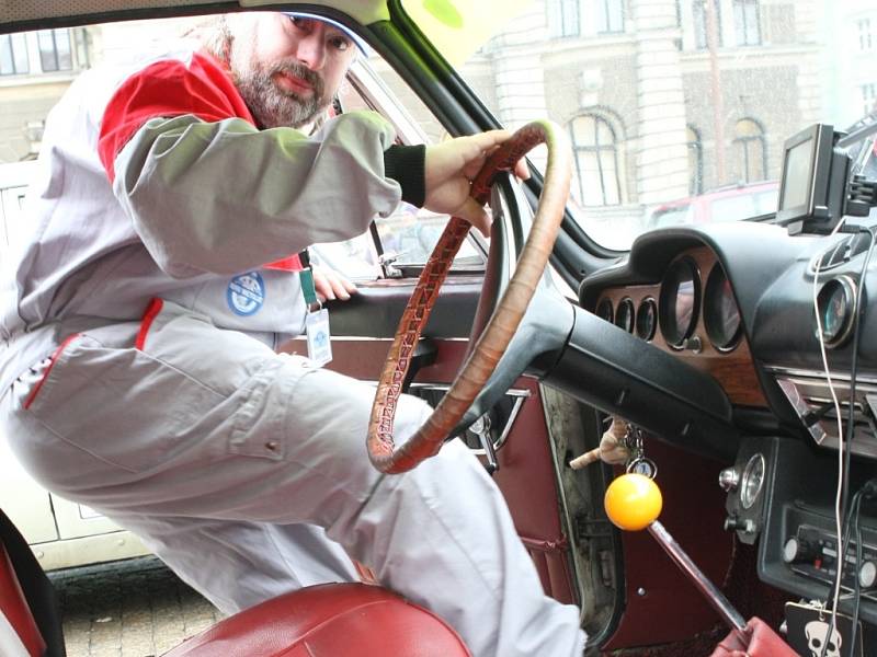 Do Liberce zavítala historická rallye, vzpomínka na místního závodníka.