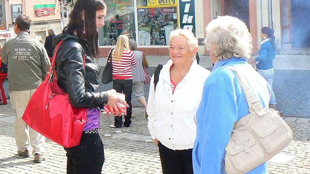 PRODEJ NA ULICI. Pouliční prodejci mají smůlu