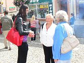 PRODEJ NA ULICI. Pouliční prodejci mají smůlu