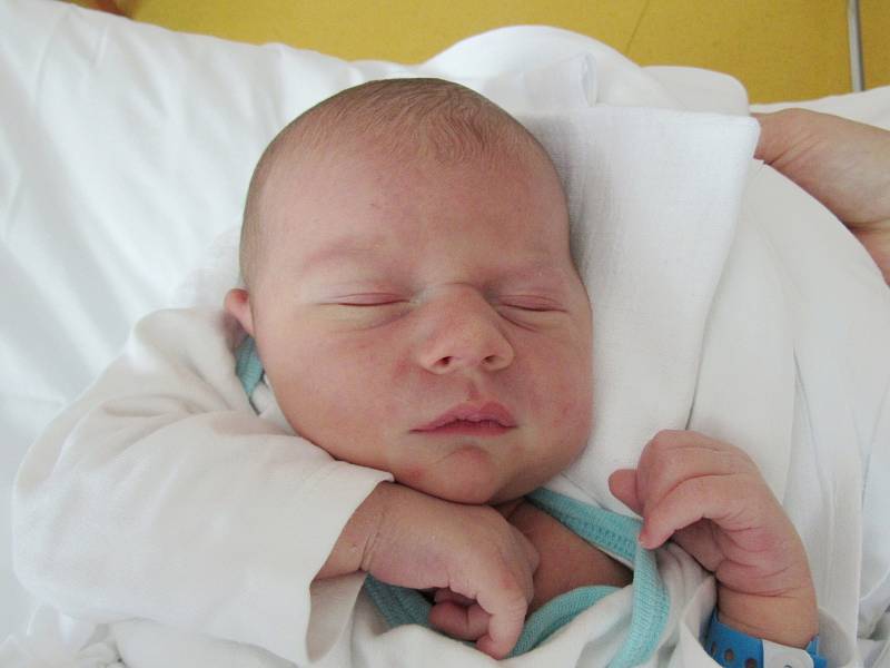 RADEK BOHÁČEK Narodil se 30. května v liberecké porodnici mamince  Pavle Boháčkové z Varnsdorfu. Vážil 4,45 kg a měřil 54 cm.