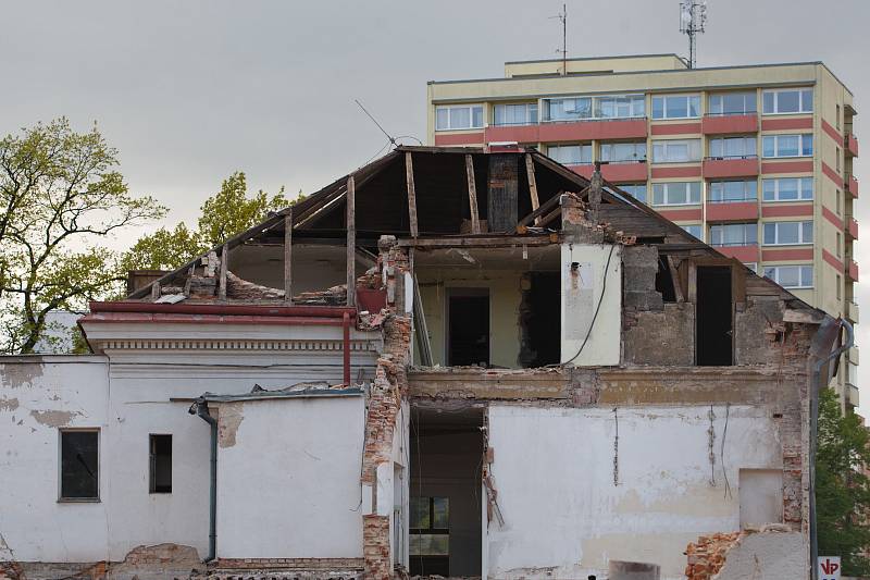 Demolice budov v Liberci v ulici U Nisy.