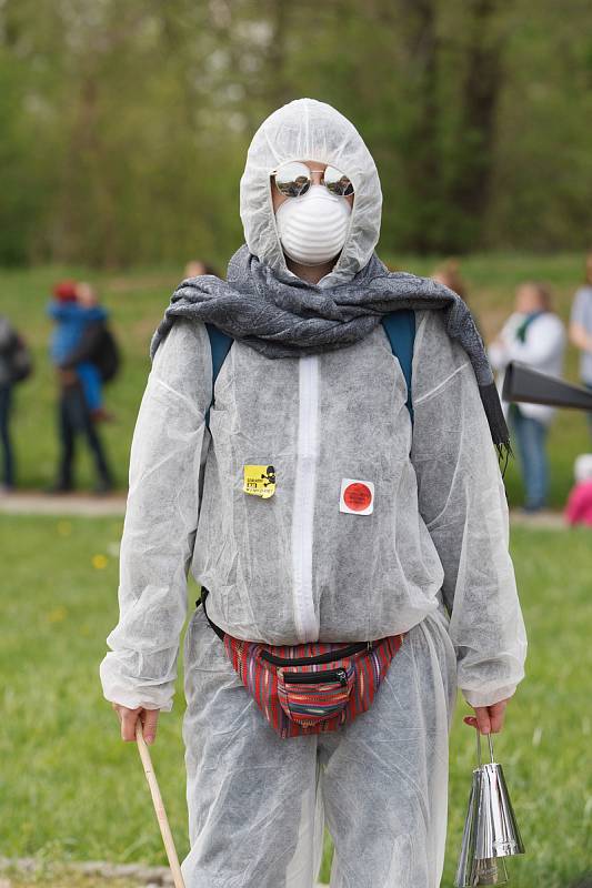 Živý řetěz proti rozšiřování dolu Turów na česko-polsko-německém Trojzemí.