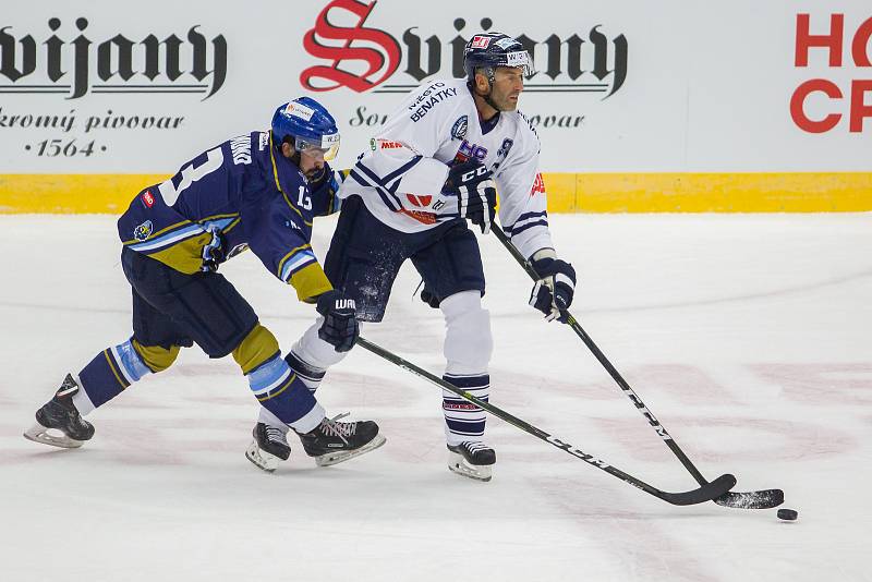 Utkání 46. kola WSM ligy ledního hokeje se odehrálo 3. února v liberecké Home Credit areně. Utkaly se celky HC Benátky nad Jizerou a Rytíři Kladno. Na snímku zleva Ladislav Zikmund a Petr Nedvěd.