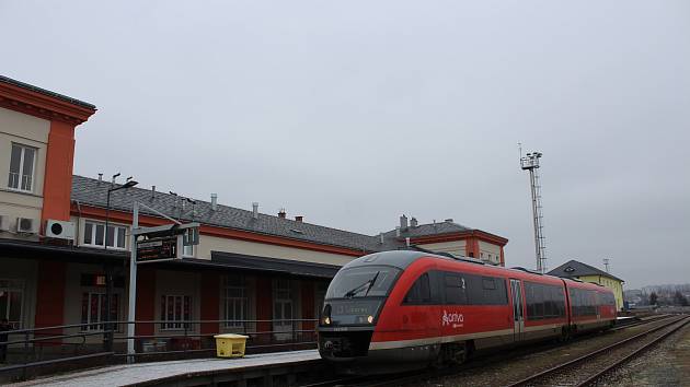 Vlak společnosti Arriva v Turnově.