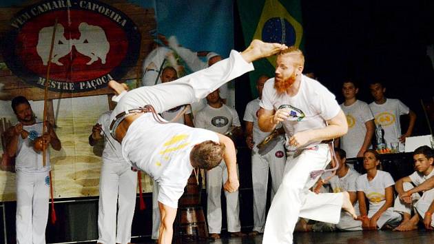 CAPOEIRA TRENÉRŮ. Tomáš Zummer (vlevo) a Miroslav Riedel.   