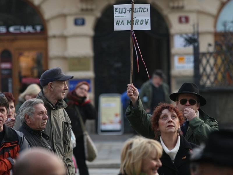 Lidé dávali nesouhlas s politikou vlády