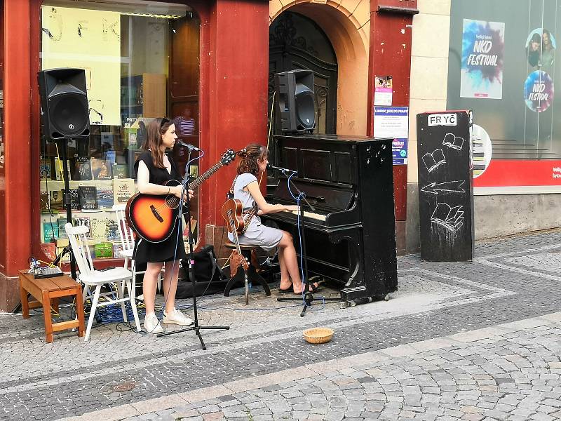 Koncert v Pražské ulici.