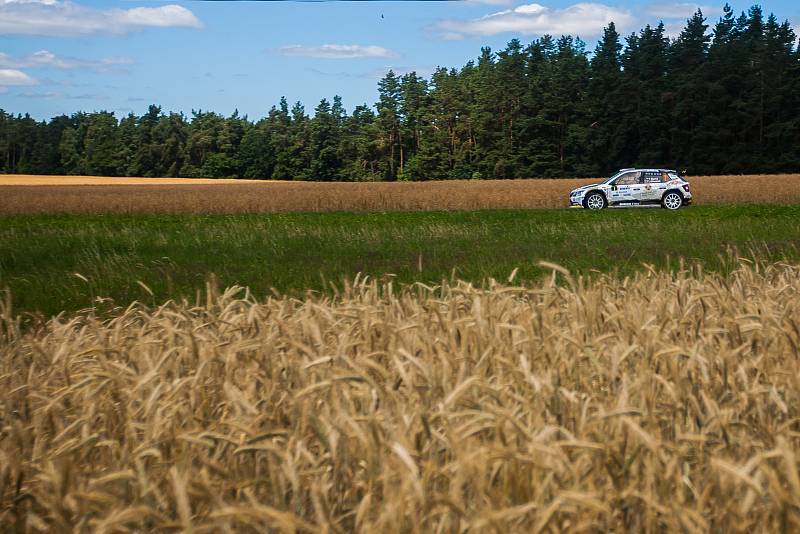 Rally Bohemia 2018, závod seriálu Mistrovství České republiky v rally, pokračoval 30. července na Jablonecku a Liberecku. Na snímku je posádka Filip Mareš a Jan Hloušek s vozem Škoda Fabia R5 na třetí rychlostní zkoušce - Radostín I.
