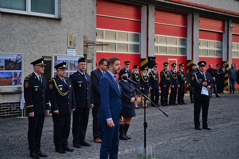 Zástupci Sborů dobrovolných hasičů z Libereckého kraje dostali dary za nasazení při požáru v NP České Švýcarsko.