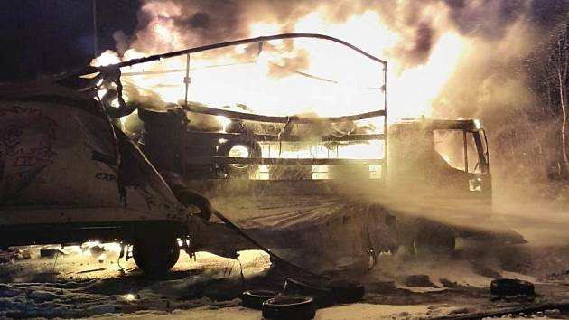 Požár tří vraků nákladních automobilů v Košické ulici v Liberci