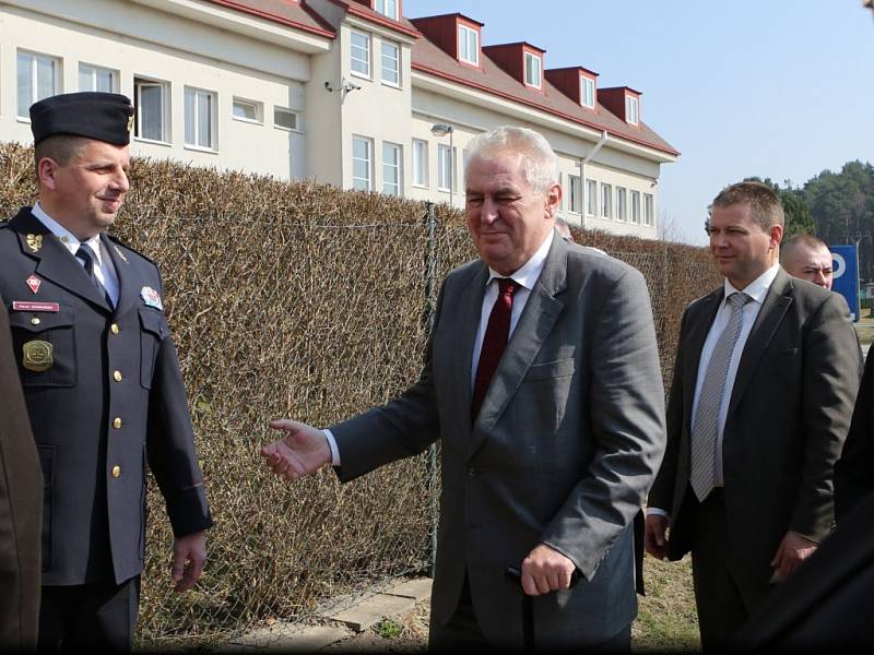 Miloš Zeman přijíždí do Akademie Vězeňské služby České republiky