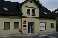 Dům, kde dříve sídlila pobočka České pošty, je k prodeji.