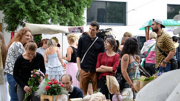 Tatrhy kombinují tři části, a to desing market, food market a bleší trh. 