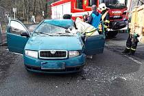 Nehoda osobního a nákladního vozu v Lázních Libverda
