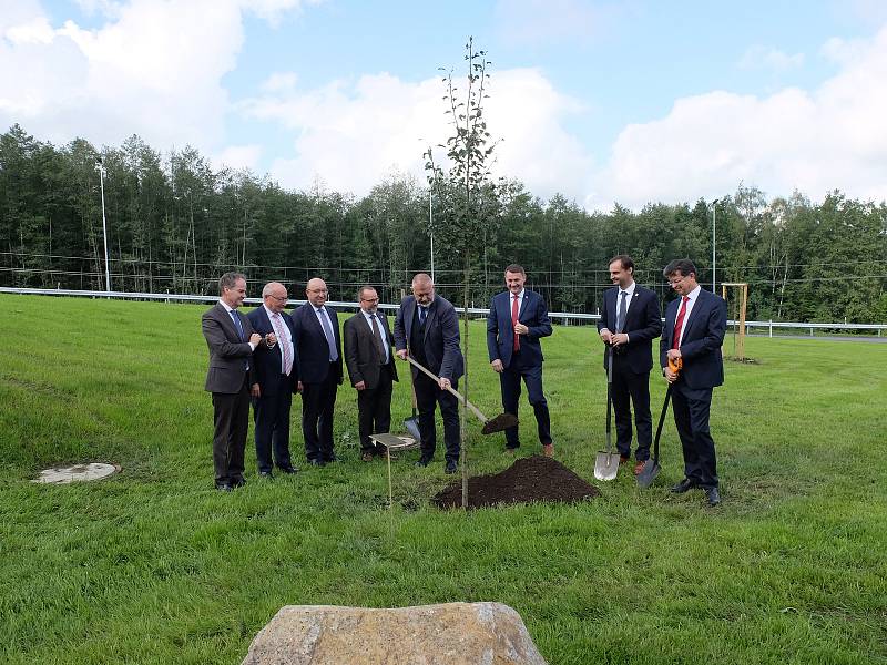 Nově otevřená pobočka společnosti DGS dá práci až čtyřem stovkám lidí na Frýdlantsku.