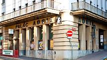 ADRIA. V paláci Adria od slavného libereckého architekta Maxe Kühna z rodu 1929 sídlilo nejmodernější meziválečné kino v Liberci. Jako první se tu hrály zvukové filmy.