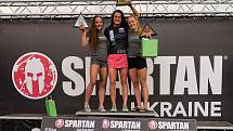 Nejlepší tři ženy Spartan Beast Kyjev 2021. Zleva Adéla Voráčková, Zuzana Kocumová a Klára Lokajíčková.