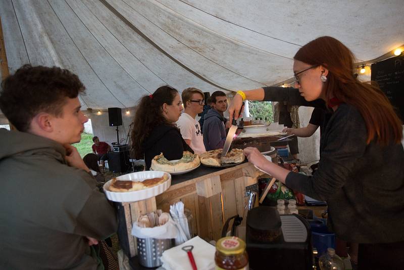 Chátrající kostel v Horním Vítkově žije festivalem KUKOKLI