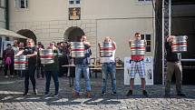 Svatováclavské slavnosti proběhly 28. září na Zámku Svijany. Na snímku je pivní soutěž - držení pivního sudu.