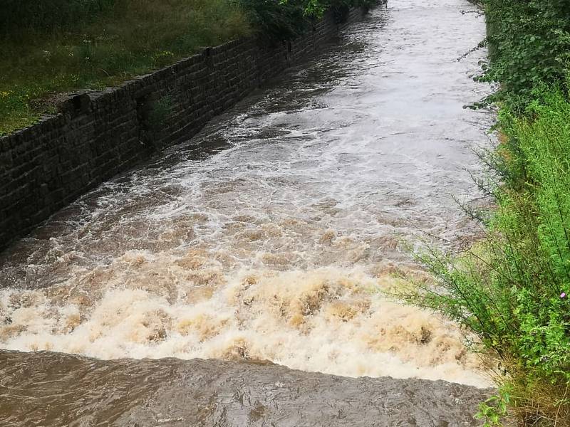 Sobotní déšť zvedl hladin řek v Libereckém kraji.